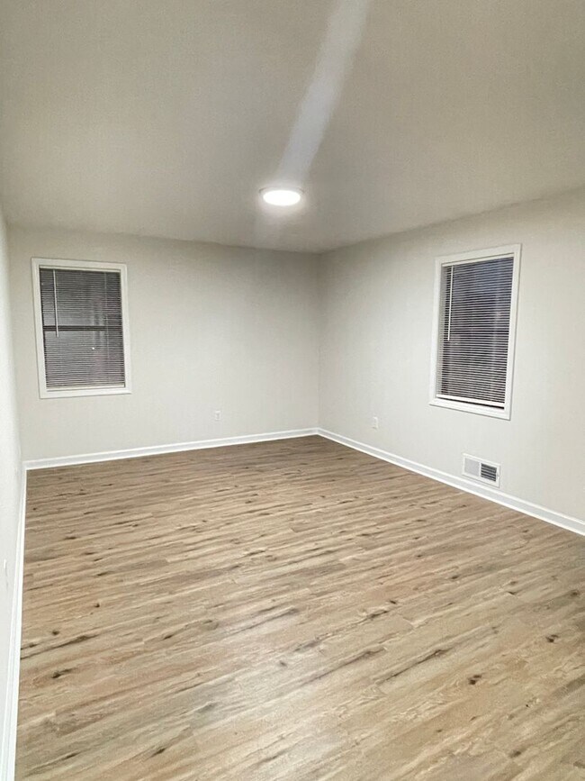 Foto del edificio - 811 Graham Rd