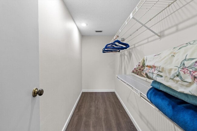 Building Photo - FULLY FURNISHED 2 BEDROOM, 2 BATH CONDO AVAILABLE NOW!