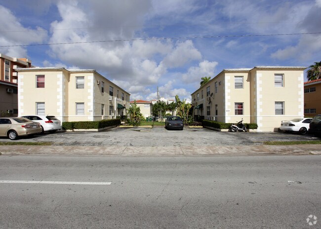 Building Photo - 1306 - 1310 SW 37th Ave