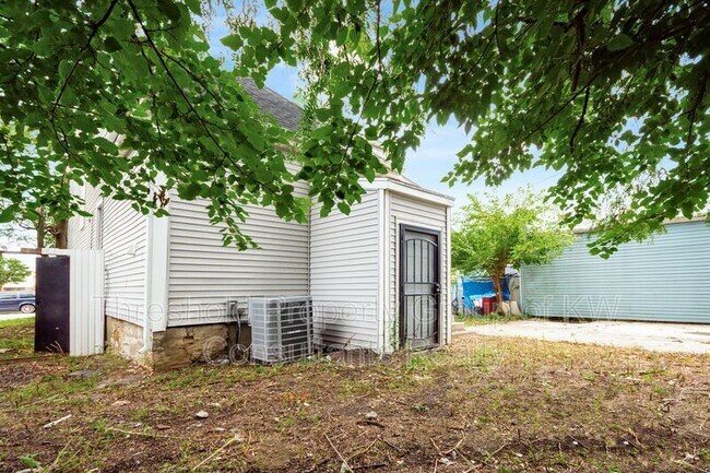 Building Photo - 865 Old Leonard Ave