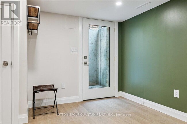 Photo du bâtiment - 18 Pleasant Ave