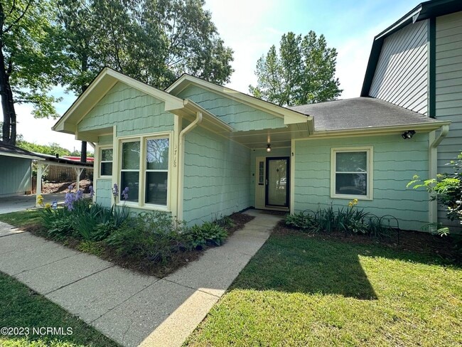 Building Photo - 3718 Pine Knoll Dr