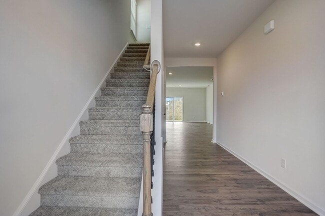 Foto del edificio - Modern 5-Bedroom Home Near Troutman – Show...