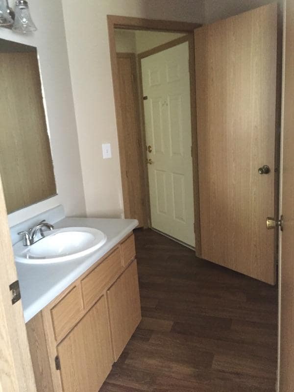 1 dormitorio con baño - Forest Park Apts