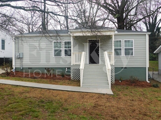 Building Photo - 246 Maple St