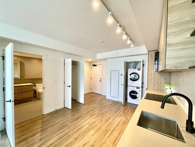 Photo du bâtiment - 10448 University Dr