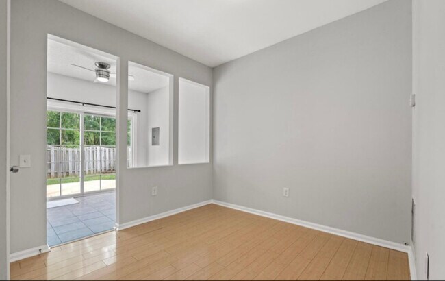 Foto del edificio - 7136 Strawn Ct