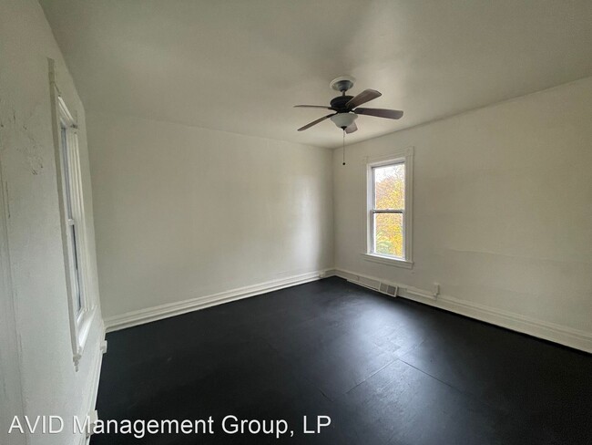 3 br, 2 bath House - 109 E Pitt St - 4