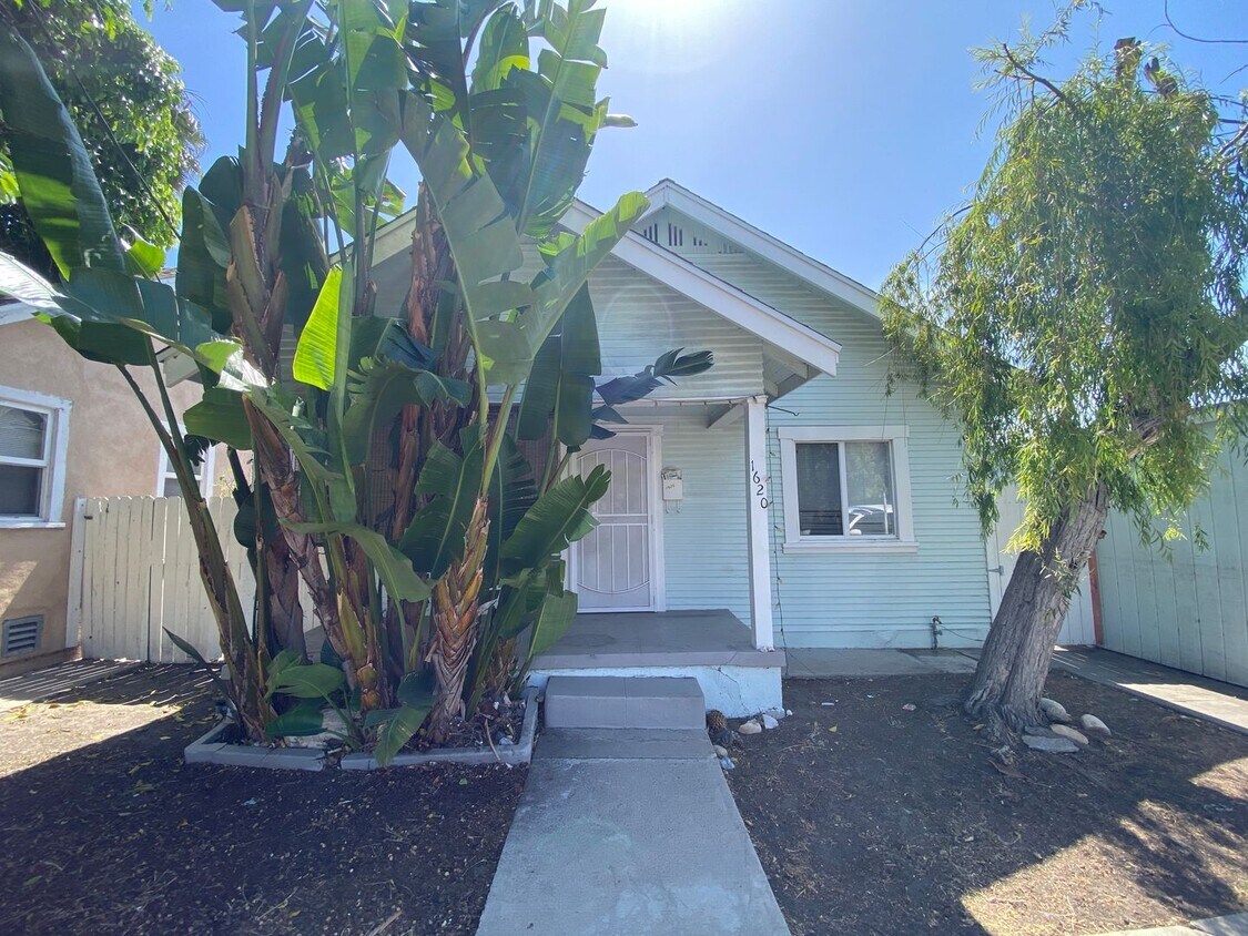 Building Photo - $2,595 - Spacious 2-Bedroom Unit Near the ...