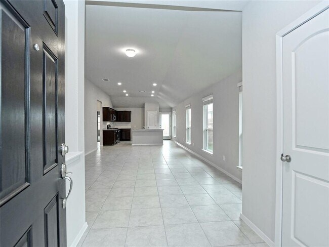 Building Photo - 208 Trailside Ln