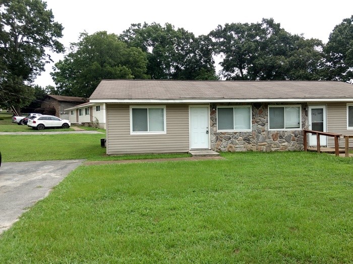 Primary Photo - 2 Bedroom 1 Bath - East Ridge Location