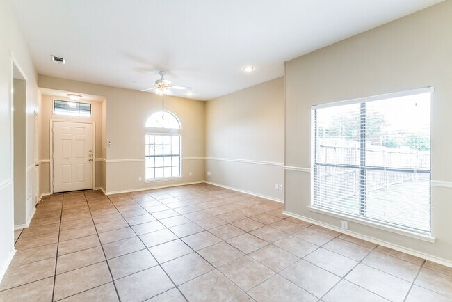 Building Photo - 2624 Beeman Dr