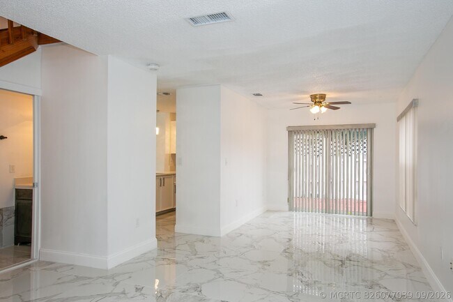 Building Photo - 4254 SW 72nd Way