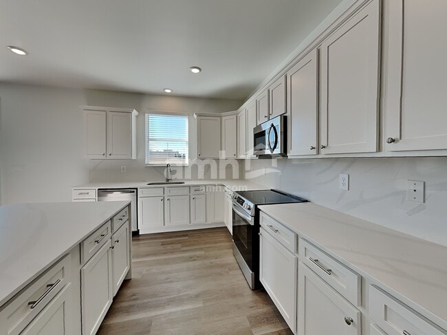 Building Photo - 100 Punderson Dr