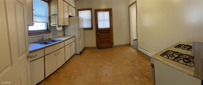 Building Photo - 3 br, 1 bath  - 1120 Broadway Ave NW lower