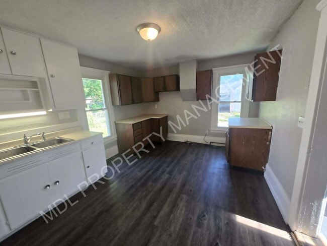 Building Photo - 3-Bedroom Home in Saginaw