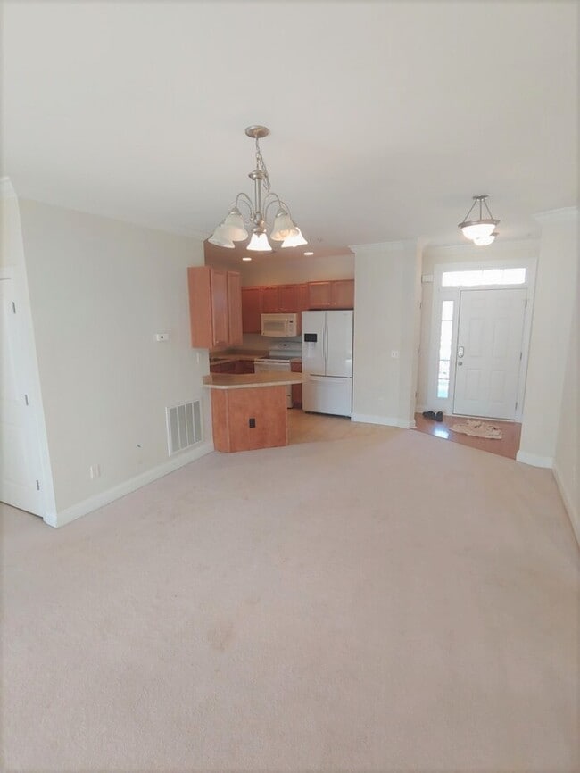 Building Photo - Luxury Gated Condo Complex with pool
