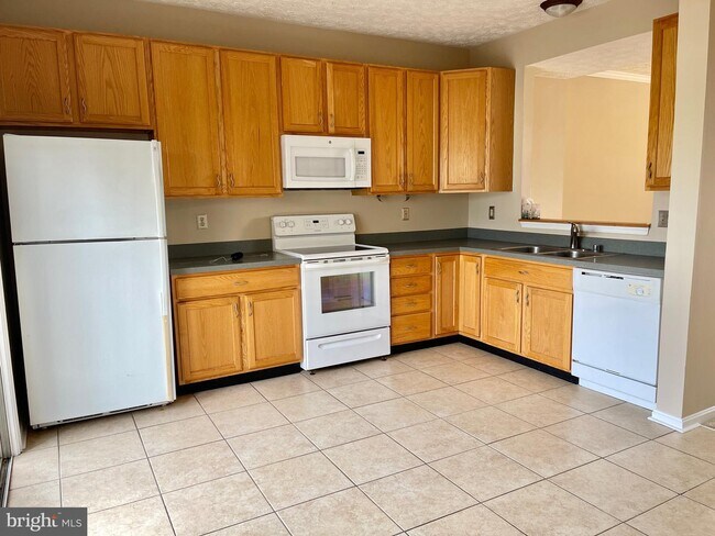 Building Photo - 616 Emmy Dee Dr