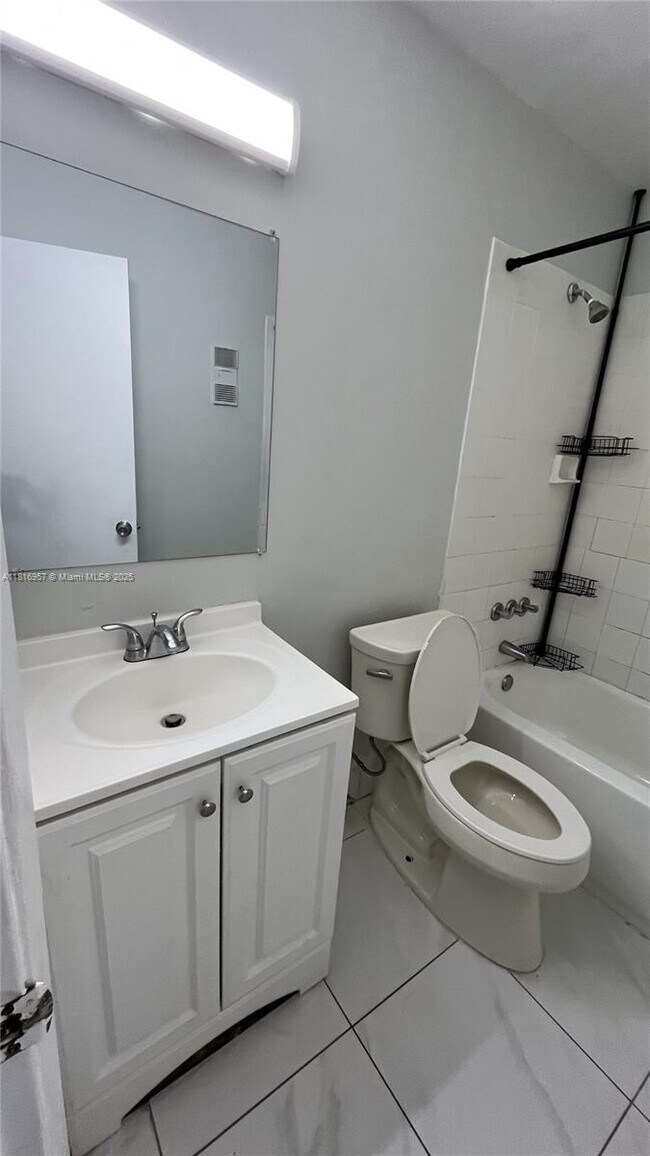 Foto del edificio - 4016 Lakeside Dr