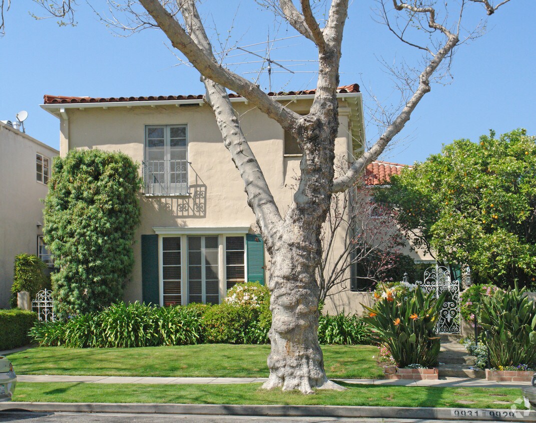 Primary Photo - 9929 Robbins Dr