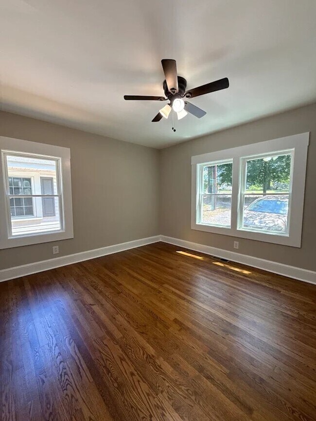 Foto del edificio - 4 Bed 2 Bath in Roswell!