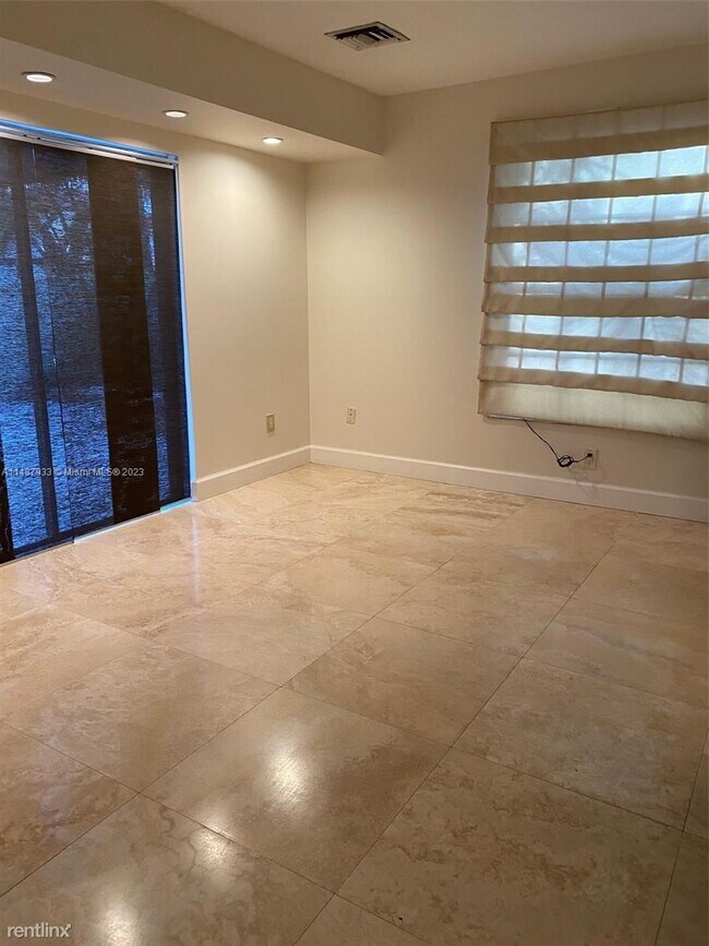Foto del edificio - 3 br, 2 bath House - 575 NW 100th Ct