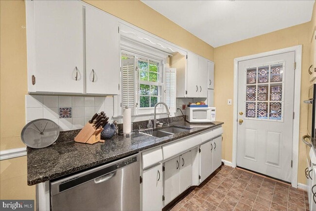 Building Photo - 4009 Simms Dr