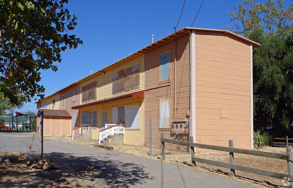 Building Photo - 301 Doolittle St