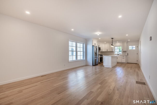 Building Photo - 330 Pleasantview Ave
