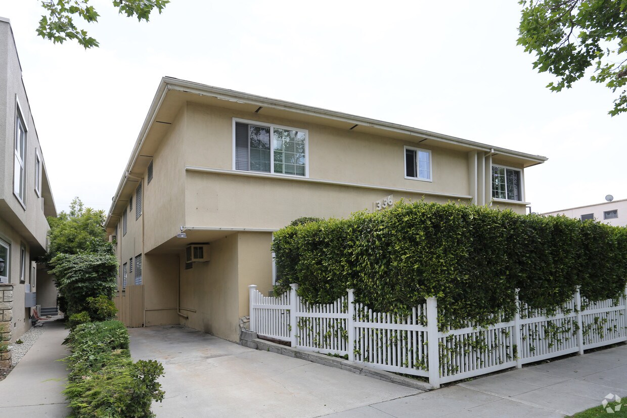 Foto principal - 336 S Rexford Dr