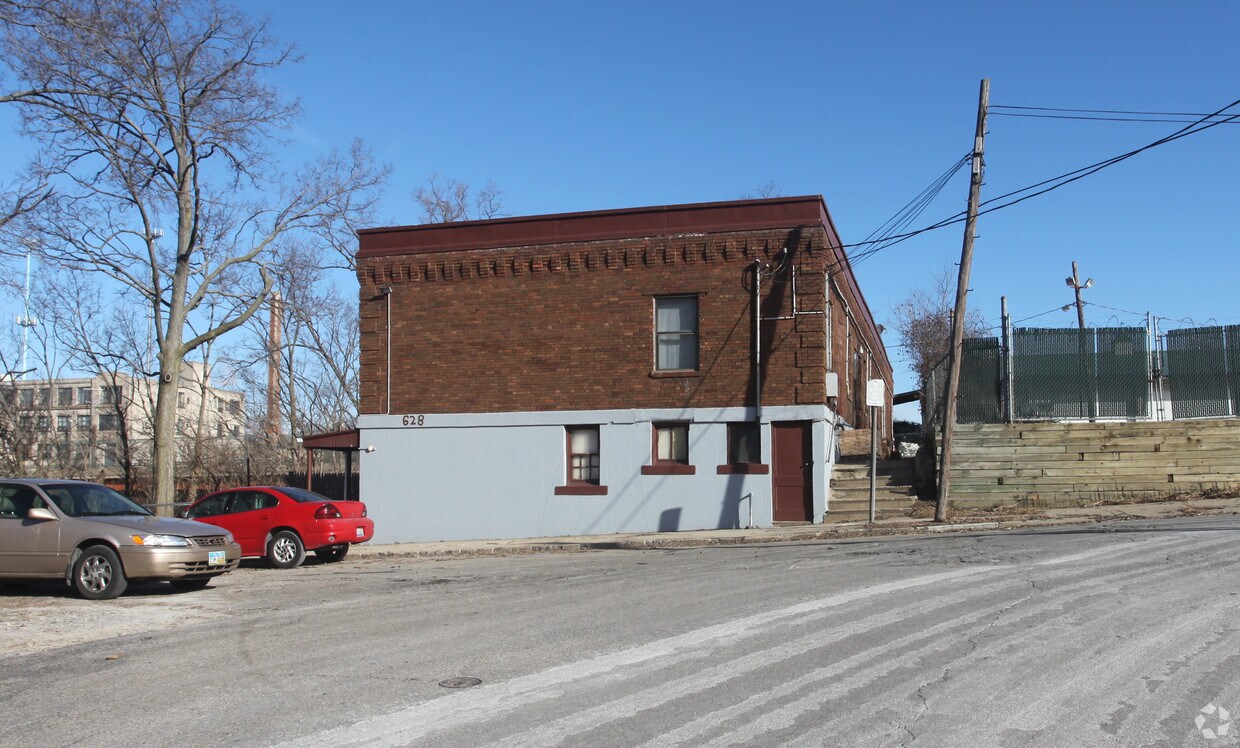 Building Photo - 628 Wayne St