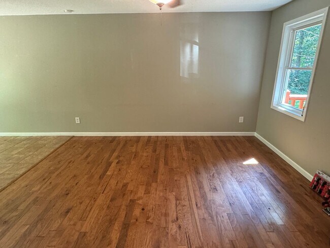 Building Photo - 3 Bedroom, 2 Bath Home in Greeneville, TN