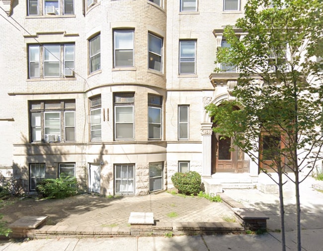 Building Photo - 196 Saint Paul St