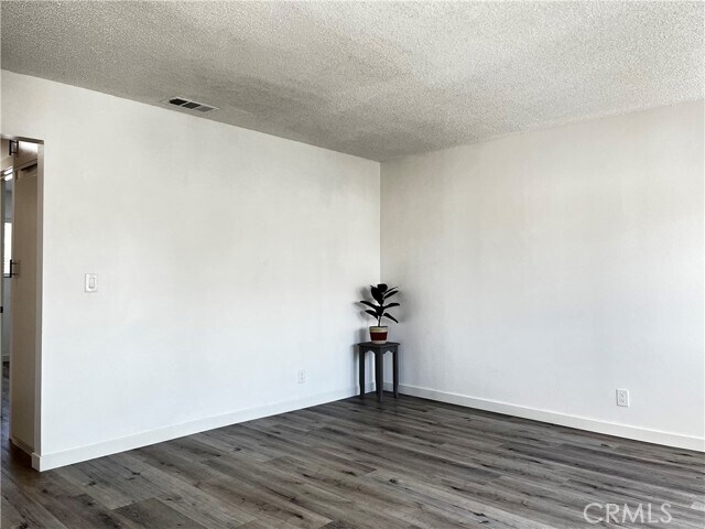 Foto del edificio - 7631 Amazon Dr