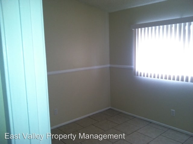 Building Photo - 1251 S Meadow Ln