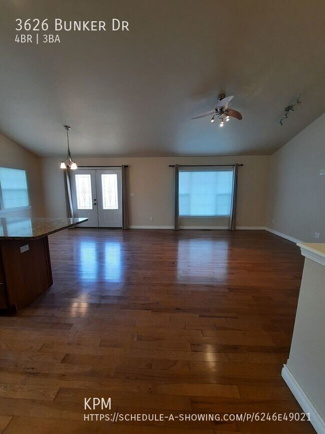 Building Photo - 4 BED | 3 BATH | DOUBLE GARAGE | TOWNHOME ...