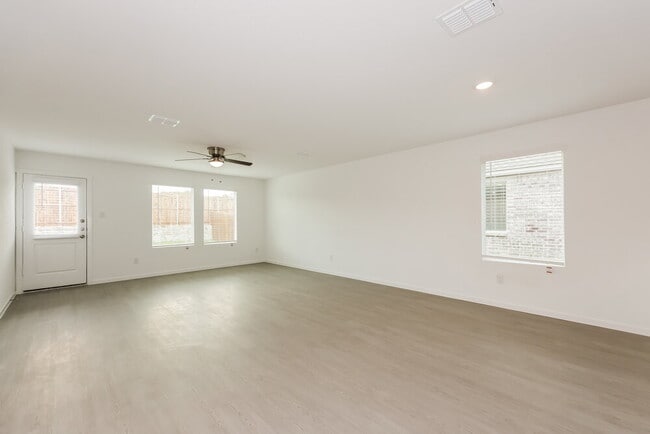 Building Photo - 101 Wild Rose Dr