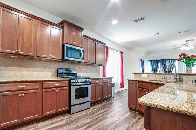 Building Photo - 443 Glenwood Ridge Dr