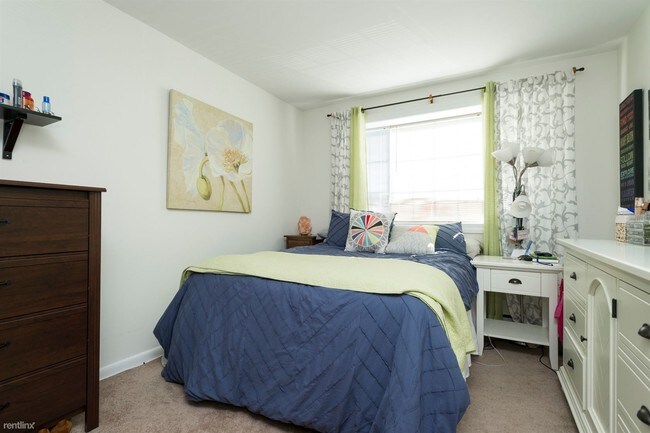 Building Photo - 11 Embassy Rd