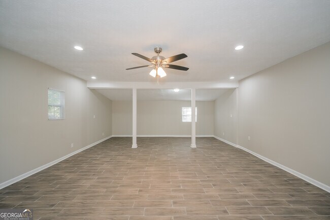 Building Photo - 205 Wellington Dr