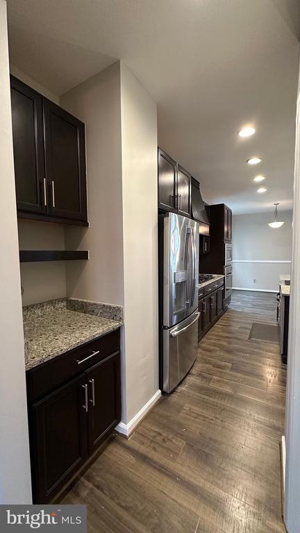 Building Photo - 930 Forsythia Ln