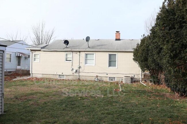 Building Photo - 6953 Northcote Ave