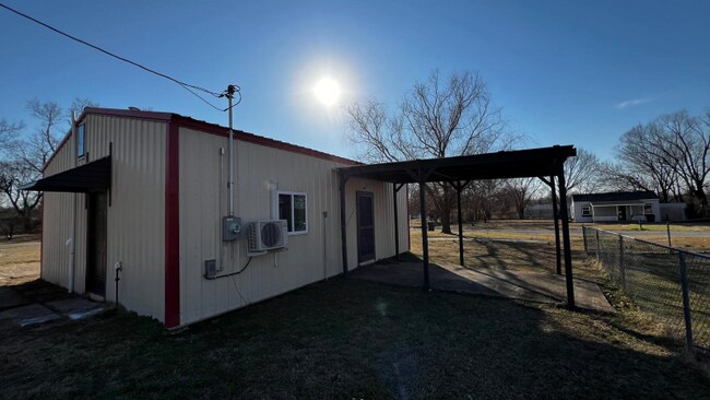 Building Photo - 911 N Sherman Ave