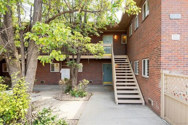 Building Photo - One Bedroom Condo Walking Distance to CU with Fenced Backyard and Flatiron Views!