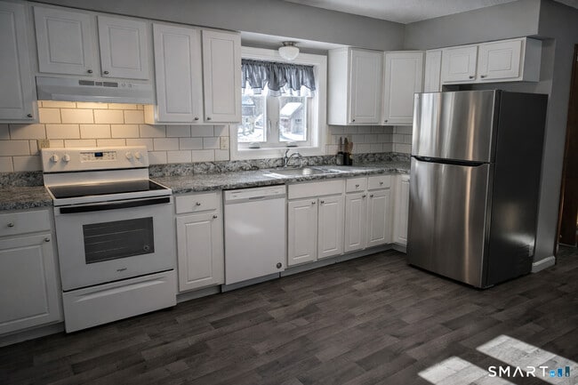 Foto del edificio - 254 Chestnut Hill Rd