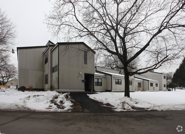Building Photo - Seven Greens Apartments
