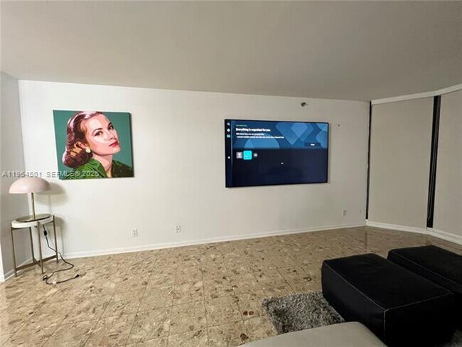 Foto del edificio - 1717 N Bayshore Dr