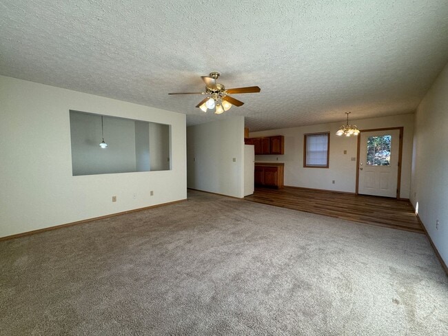 Building Photo - Charming 3-Bed, 2-Bath Home Just Minutes from Fort Leonard Wood!