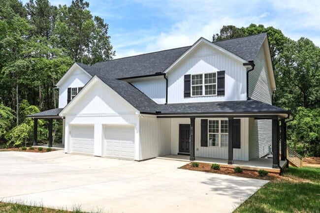 Building Photo - Luxury Townhouse in Sherrills Ford