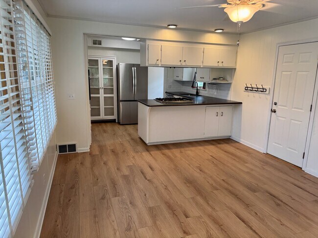 Foto del edificio - 5732 Zenith Ave S